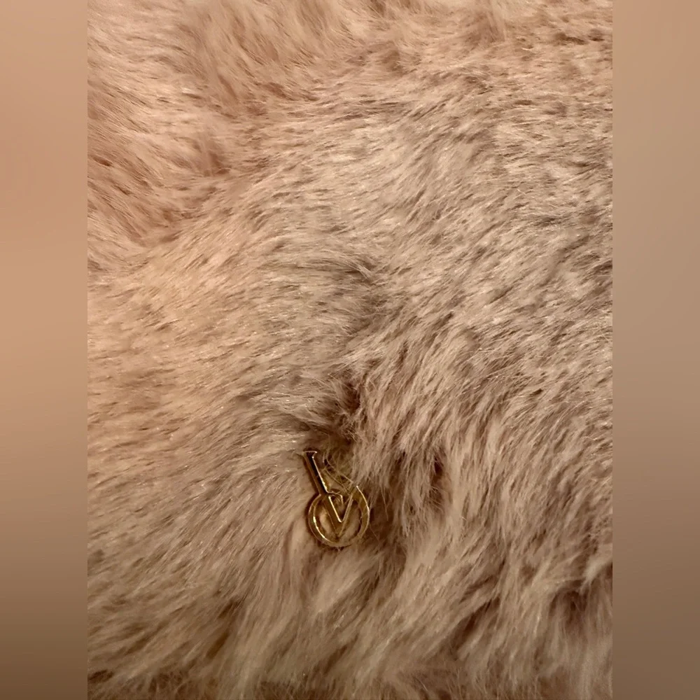 Victoria's Secret Pink Faux Fur Clutch So so soft 🩷NWOT! Never used.